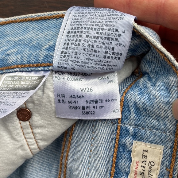 Great condition Levi shorts - Picture 8 of 8